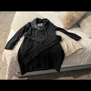 Ugg womens robe size XS, worn maybe 5 times, super soft and heavy material